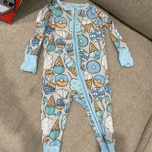 Little sleepies bundle- 3-6 month (2 zipper pajamas)